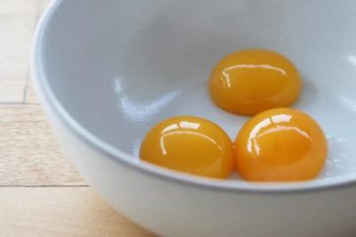 Яйца в тарелке
